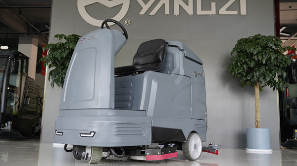 工廠洗地機(jī)的使用優(yōu)點